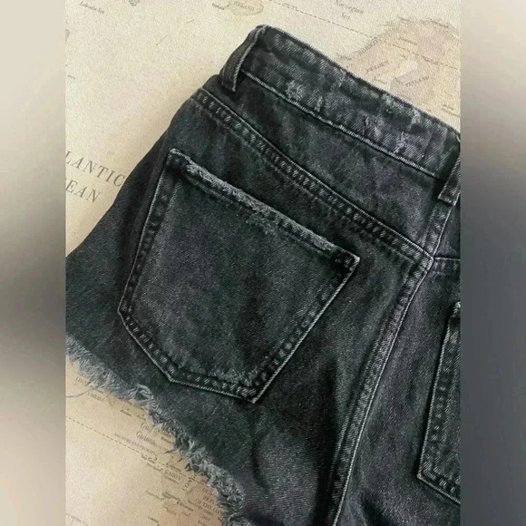 ZARA Distressed High Rise Denim Super Short Shorts Frayed Hem Size 4 Buttonfly - Picture 5 of 8
